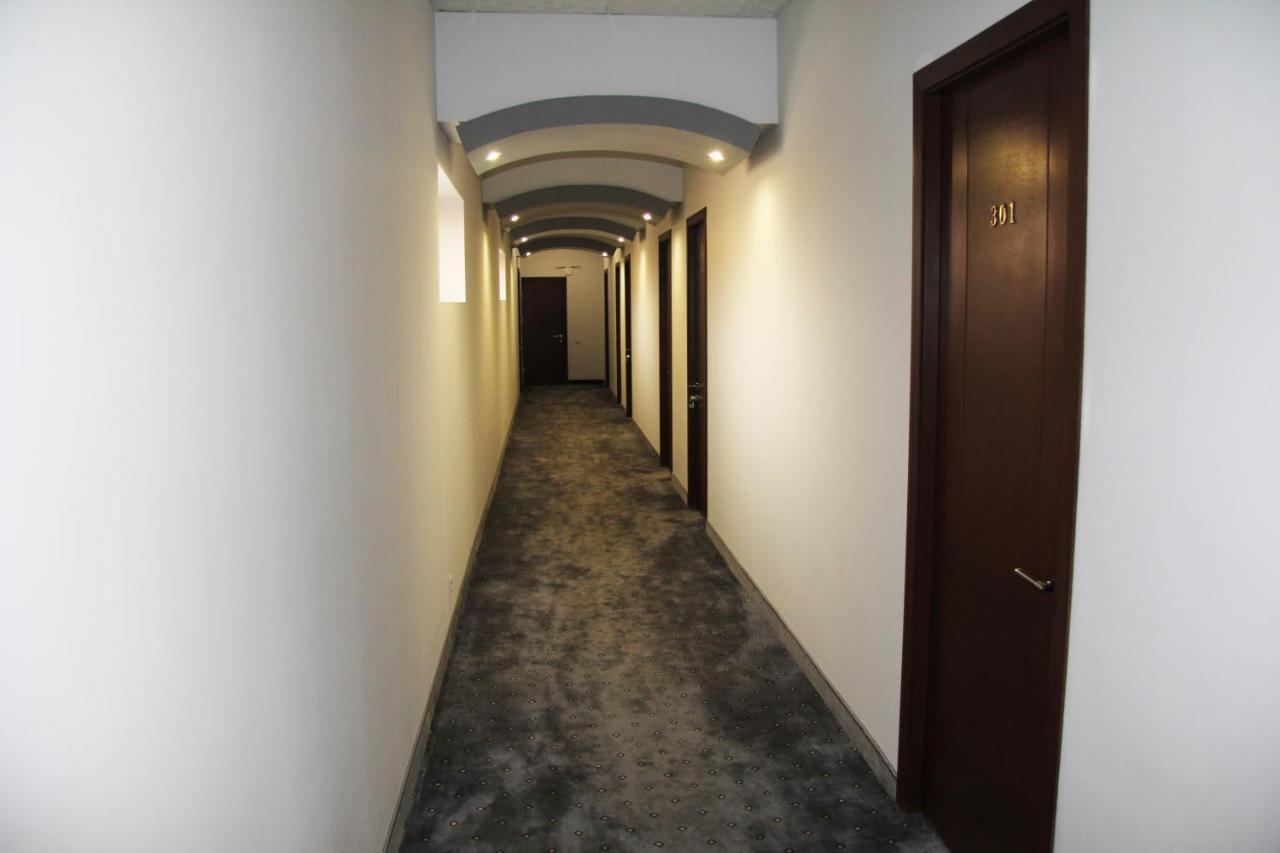 Nice Hotel Yerevan Exterior photo